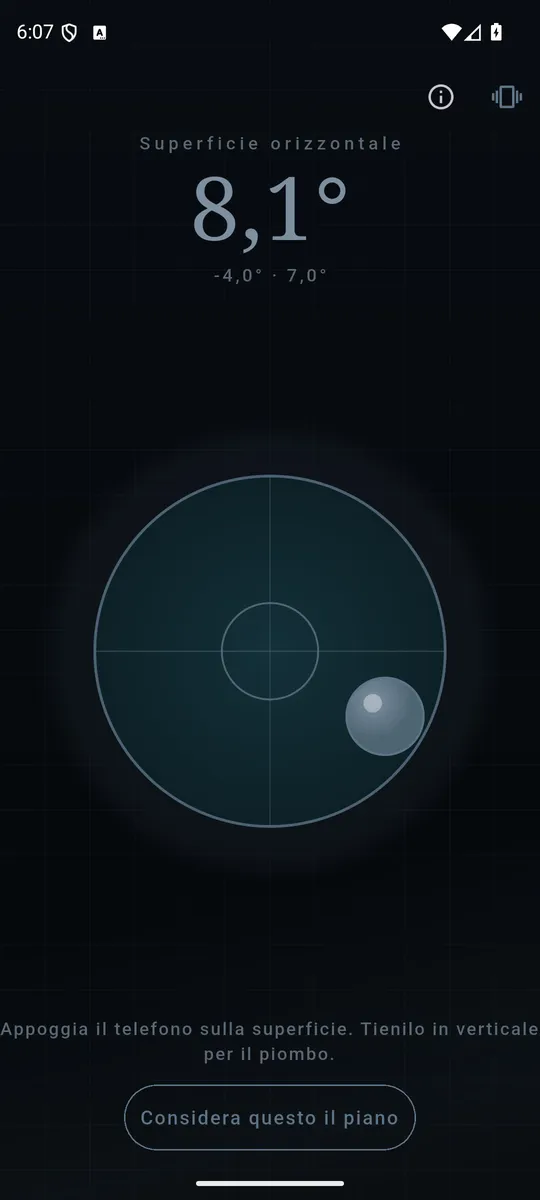 Il telefono inclinato: 8,1°, e i due assi separati sotto.