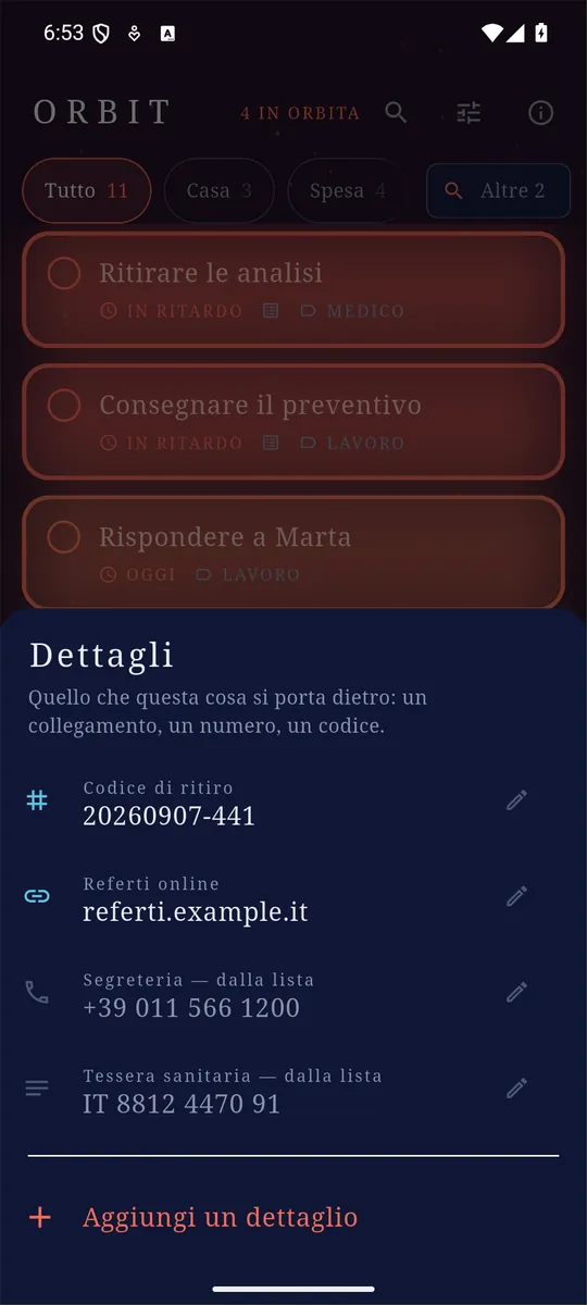 Il foglio dei dettagli di una voce: un codice di ritiro, un collegamento ai referti, e sotto un numero di telefono che arriva dalla lista.