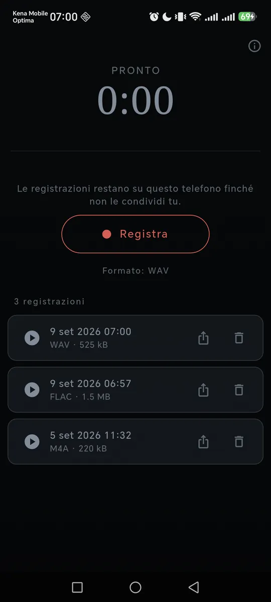 L'elenco delle registrazioni, dalla più recente: una in WAV, una in FLAC, una in M4A, ognuna con la sua dimensione.