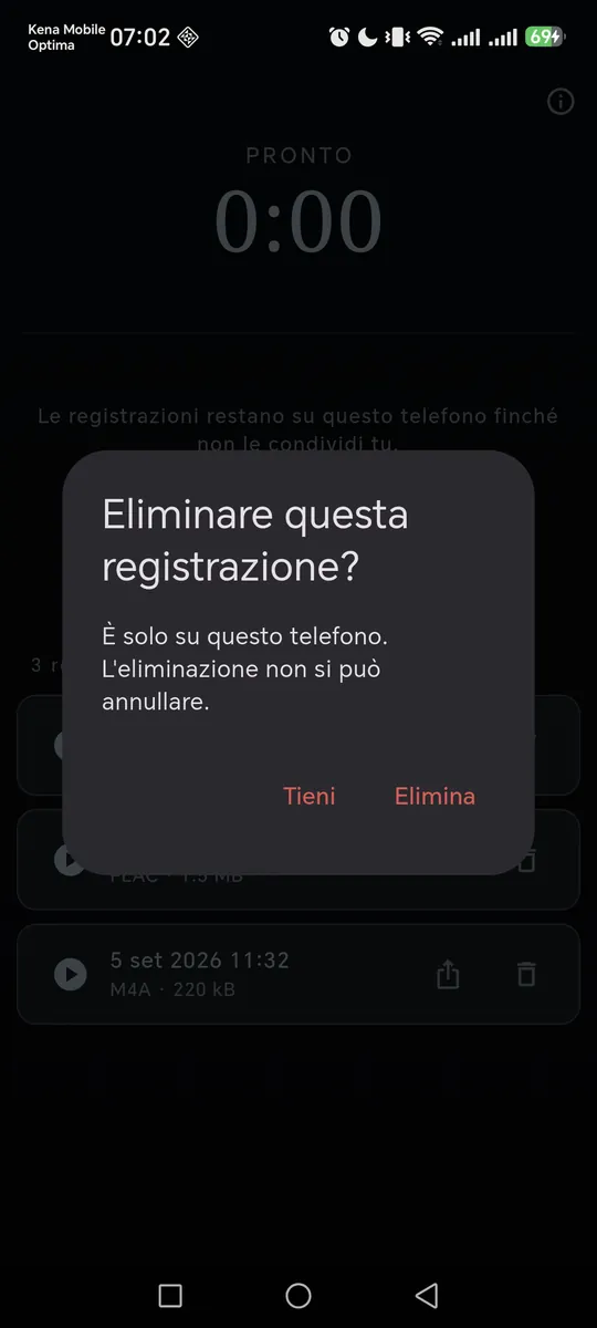 La domanda prima di eliminare: «È solo su questo telefono. L'eliminazione non si può annullare», con Tieni ed Elimina.